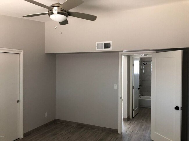 Building Photo - Upgraded Scottsdale unit for rent!