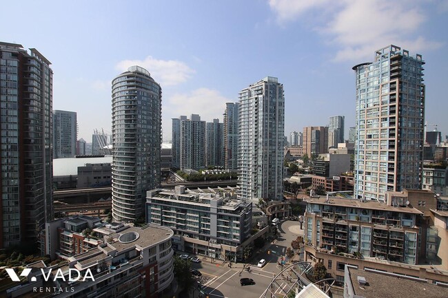 Photo du bâtiment - Europa 2 Bed Apartment For Rent 2002-63 Ke...