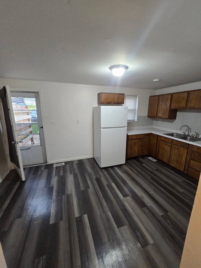 Building Photo - 6538-6552-6552 Conway Dr