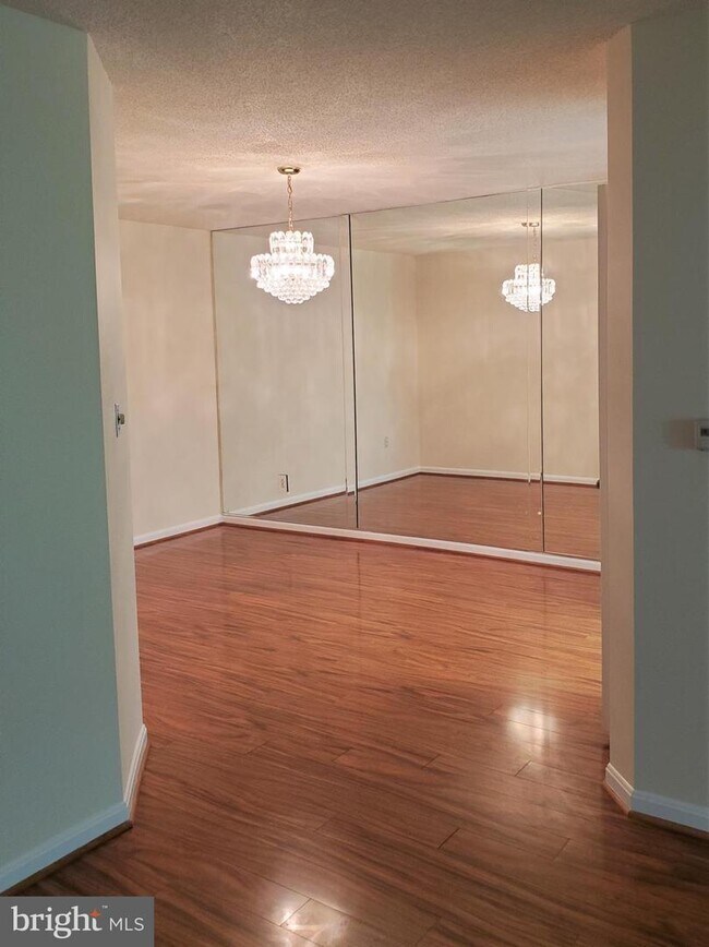 Building Photo - 14809 Pennfield Cir