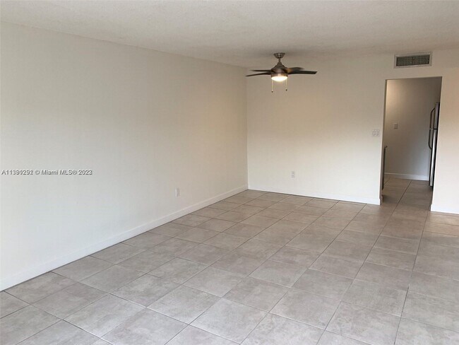 Foto del edificio - 7727 SW 86th St