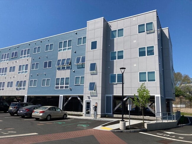 Building Photo - University Square South