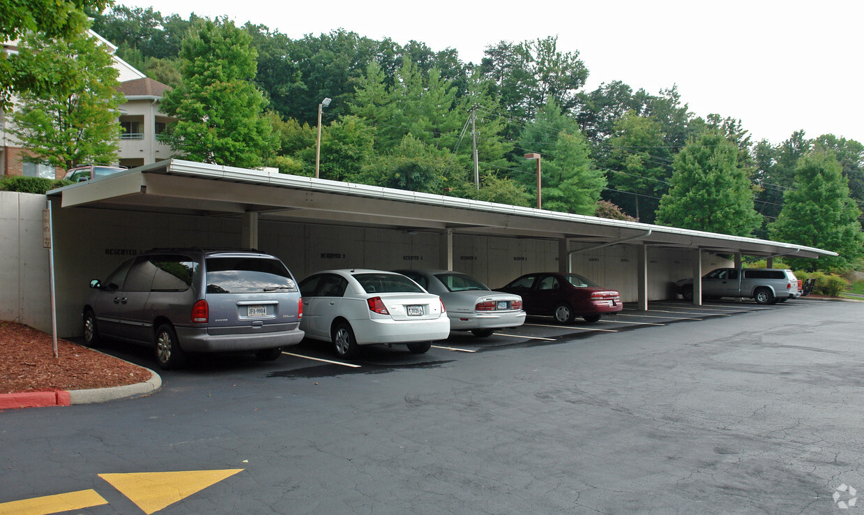 Building Photo - Holiday Elm Park Estates