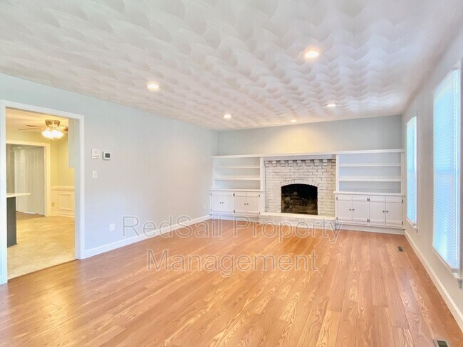 Building Photo - 565 Sterling Rd