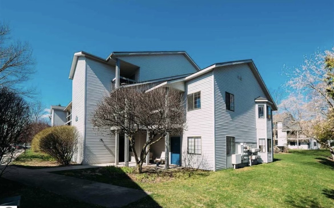 Primary Photo - 621 Riverine Dr
