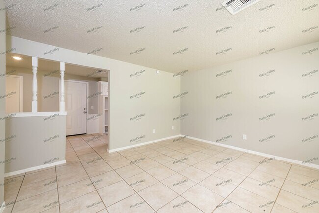 Foto del edificio - 5300 Creekwood Terrace