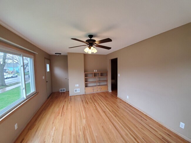 Building Photo - NE Rochester - 3 bed, 2 bath