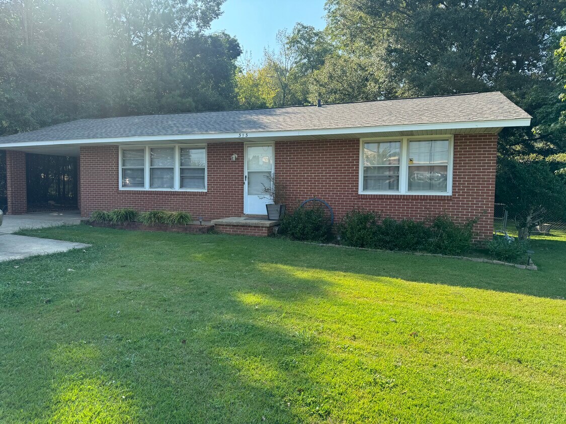 Primary Photo - 313 N Dean Rd