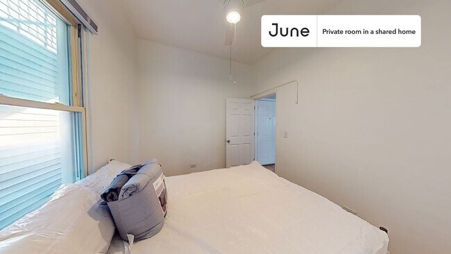 Foto del edificio - Room in Shared 3 bed/1 bath home