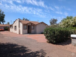 Building Photo - 1011 E Minnezona Ave