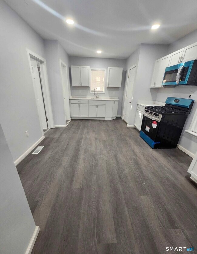 Foto del edificio - 1857 Central Ave