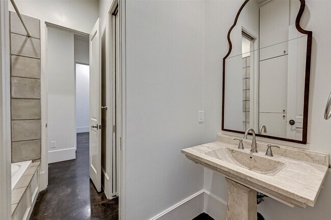 Building Photo - 3128 Alabama Ct