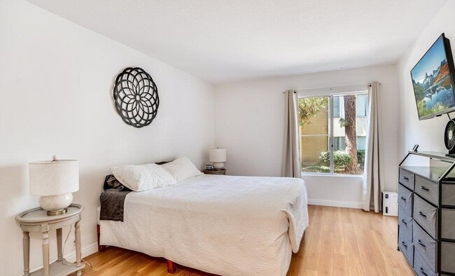 Building Photo - "Chic 1-Bed Sanctuary with Marble Touches ...