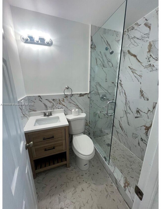 Foto del edificio - 110 SW 64th Ct