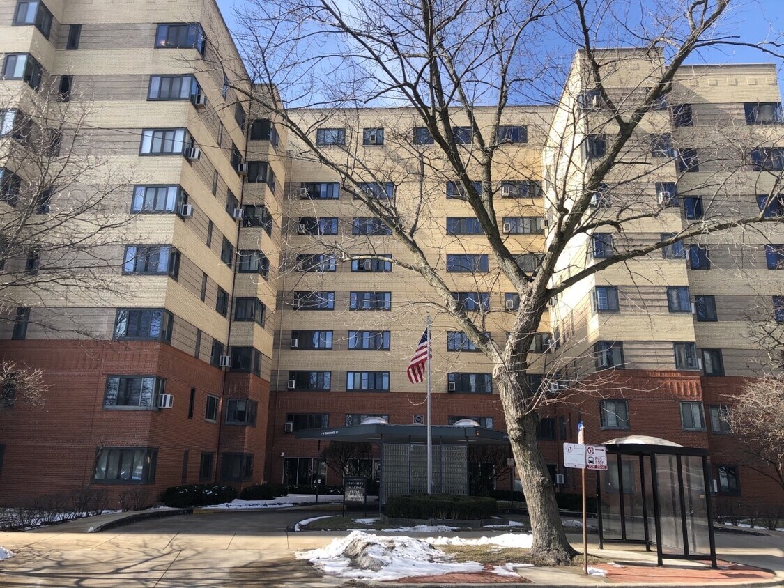 Primary Photo - 5056 N Marine Dr