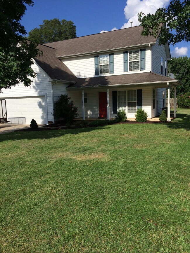 Building Photo - 3012 Queensdale Dr