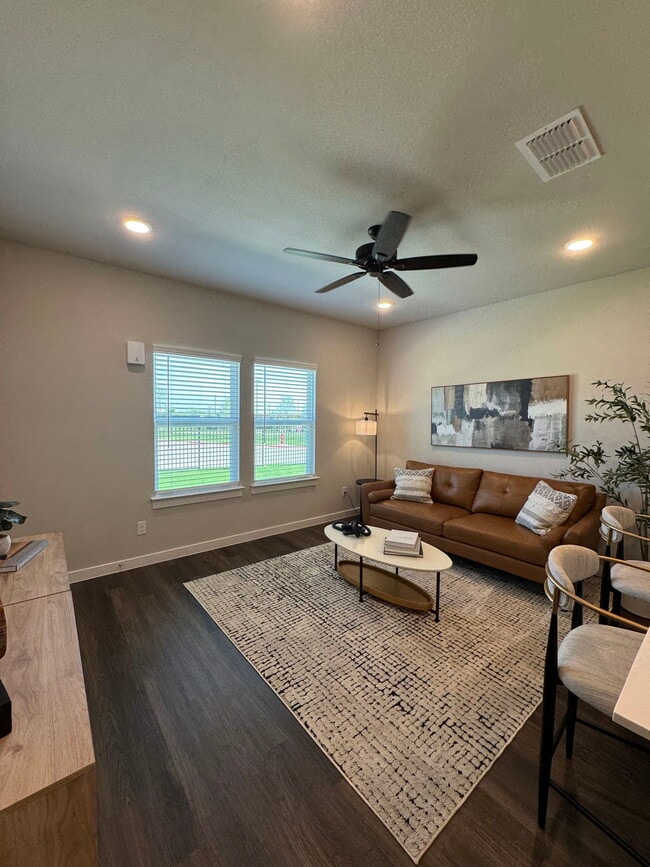Building Photo - 1127 Eloise Dr