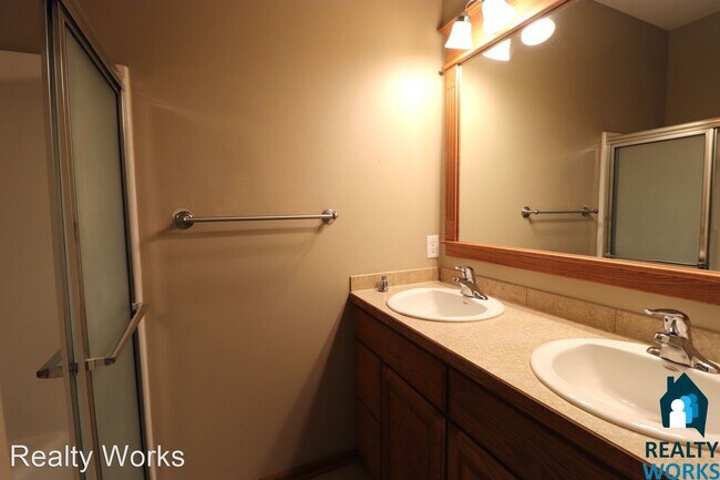 Building Photo - 3 br, 2.5 bath House - 5404 Folkways Place