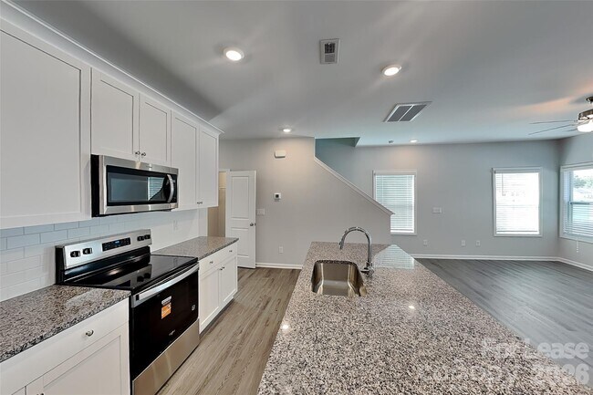 Building Photo - 6013 Dutton Dr
