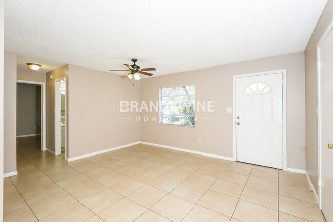 Building Photo - 3 Bedroom Home Available Now!