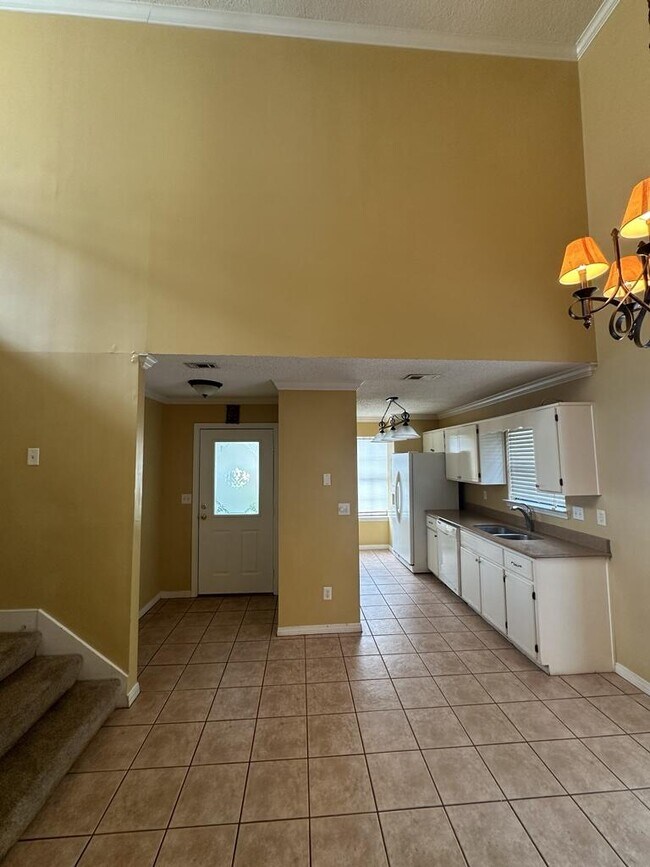 Foto del edificio - 924 Lawton Ct