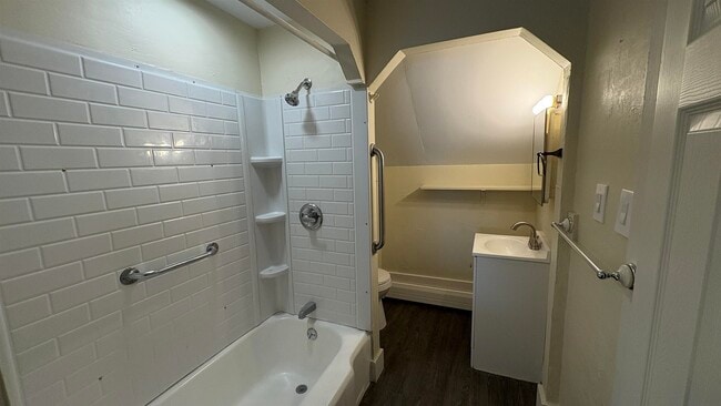 Building Photo - 61 Chestnut St