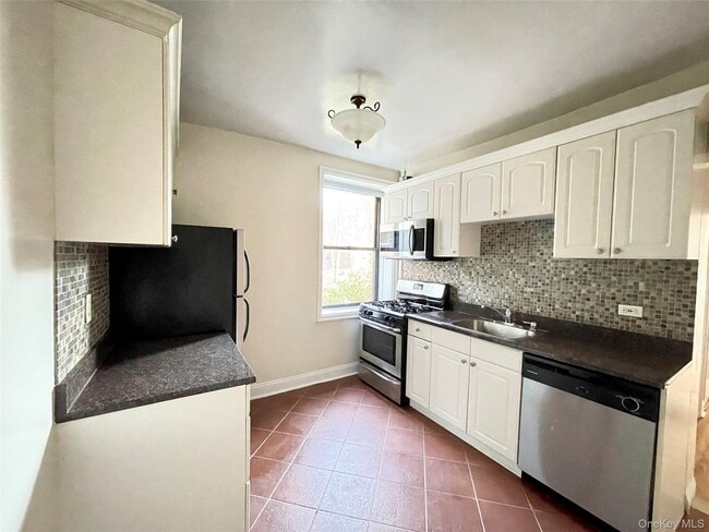 Building Photo - 321 Larchmont Acres