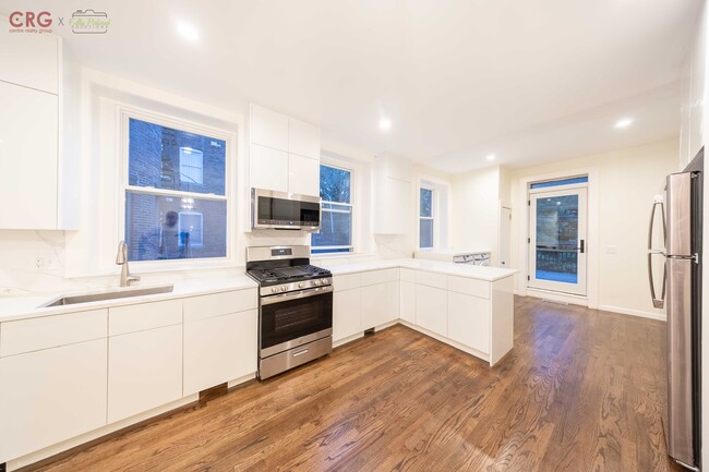 Foto del edificio - 1726 Beacon St