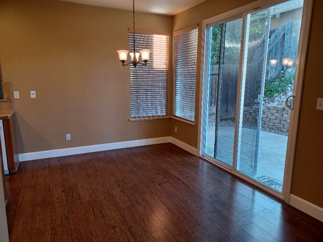 Building Photo - 2562 Chesapeake Bay Cir