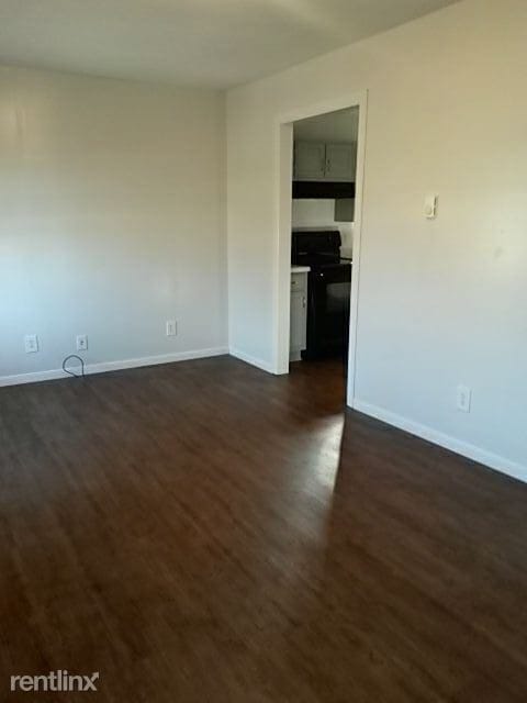 Building Photo - 2 br, 1 bath Apartment - 109 S Main