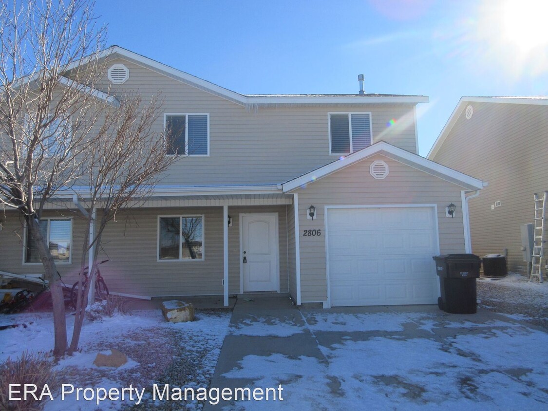 Primary Photo - 3 br, 2.5 bath House - 2806 N Clark Parkway