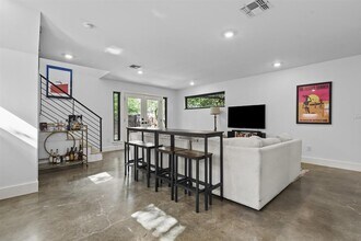 Building Photo - 3206 Larry Ln