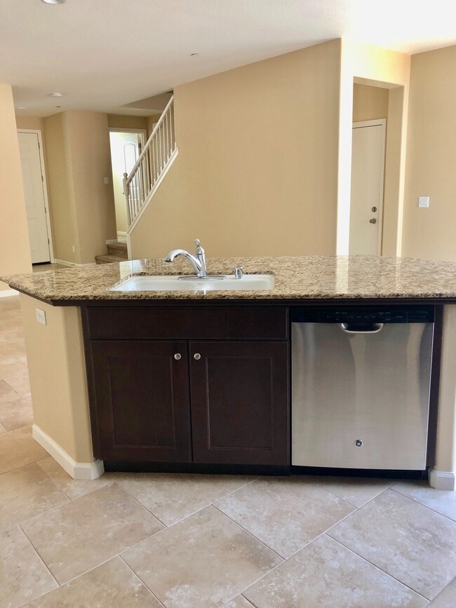 Building Photo - 2404 N Chardonnay Pl