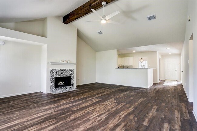 Foto del edificio - 16618 Parliament St