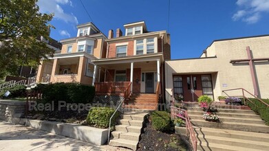 Building Photo - 1122 Greenfield Ave