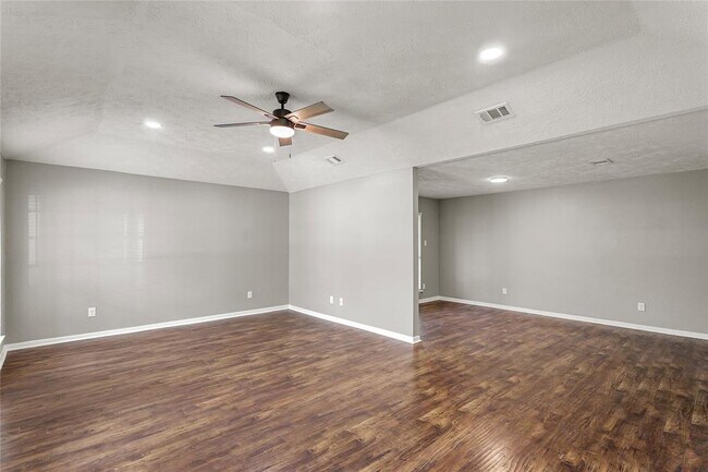 Foto del edificio - 8402 Pine Shores Dr
