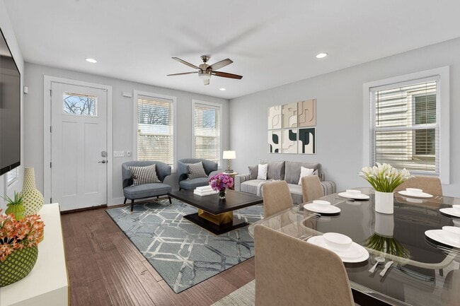 Building Photo - Available Now! 4 Bed, 3.5 Bath, Convenient Charlotte Park location!