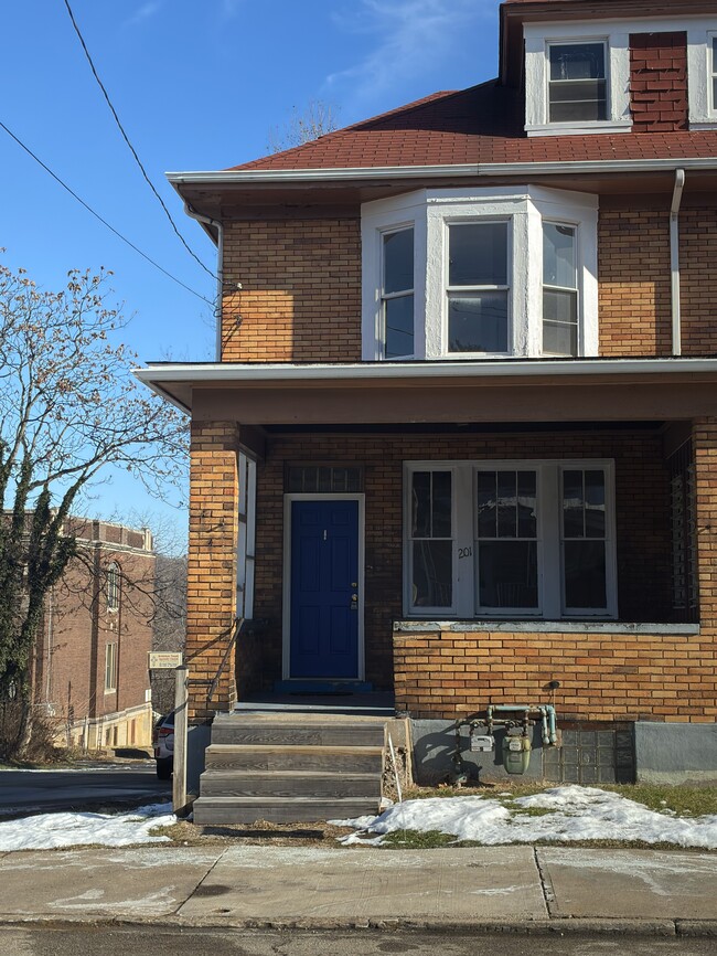 Photo - 201 S 4th St House