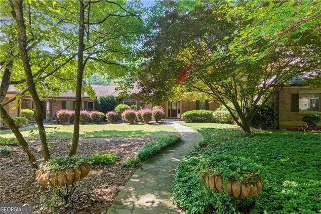 Foto del edificio - 15905 Westbrook Rd