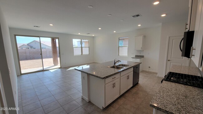 Foto del edificio - 25449 N 144th Dr