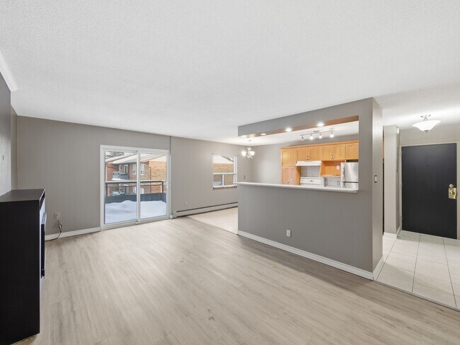 Building Photo - 608 Grey St