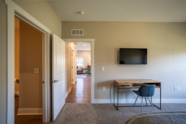Building Photo - 5859 Zinfandel Ave