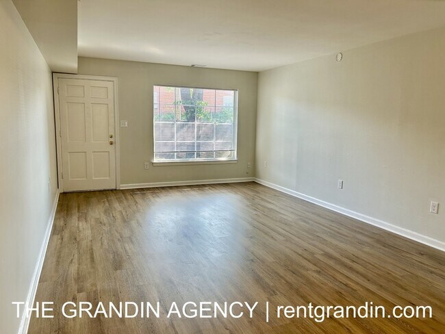 Photo - 2006 Sherwood Ave SW House