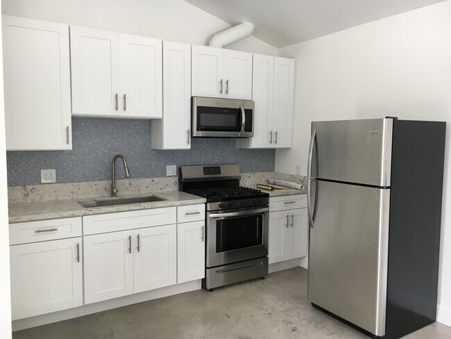 kitchen - 2728 S Orange Dr