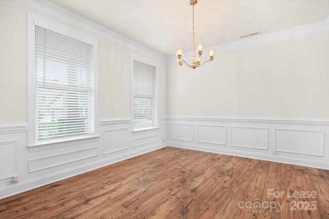 Foto del edificio - 357 Preston Rd