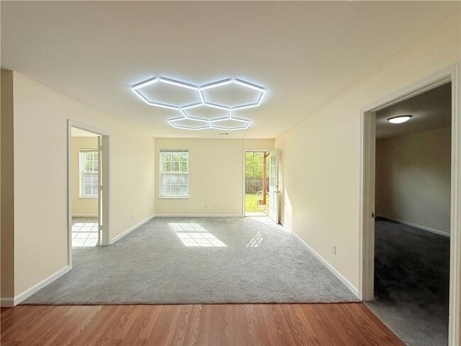 Foto del edificio - 893 Hawthorn Ln