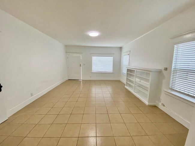 Building Photo - 2921 Van Buren Pl