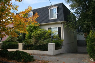 Building Photo - 418 College Ave