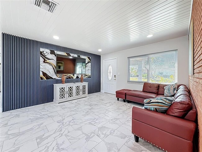 Foto del edificio - 10709 Donbrese Ave