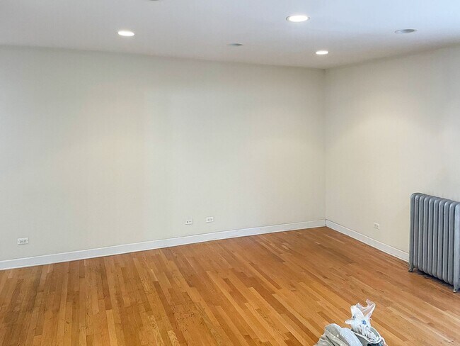 Foto del edificio - 3916 N Pine Grove Ave